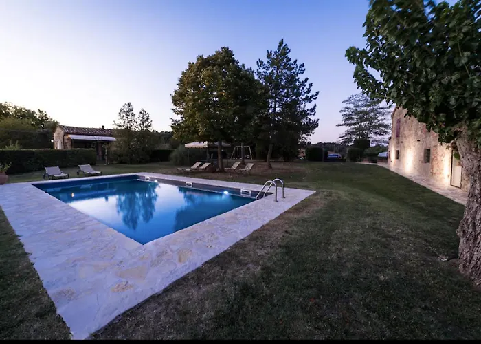 Cozy With Pool In 40 M² Trequanda